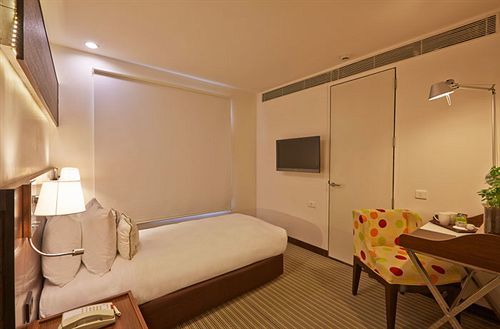 K10 Hotel Вадодара Экстерьер фото