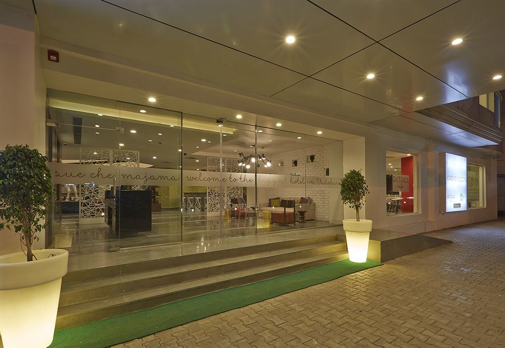 K10 Hotel Вадодара Экстерьер фото