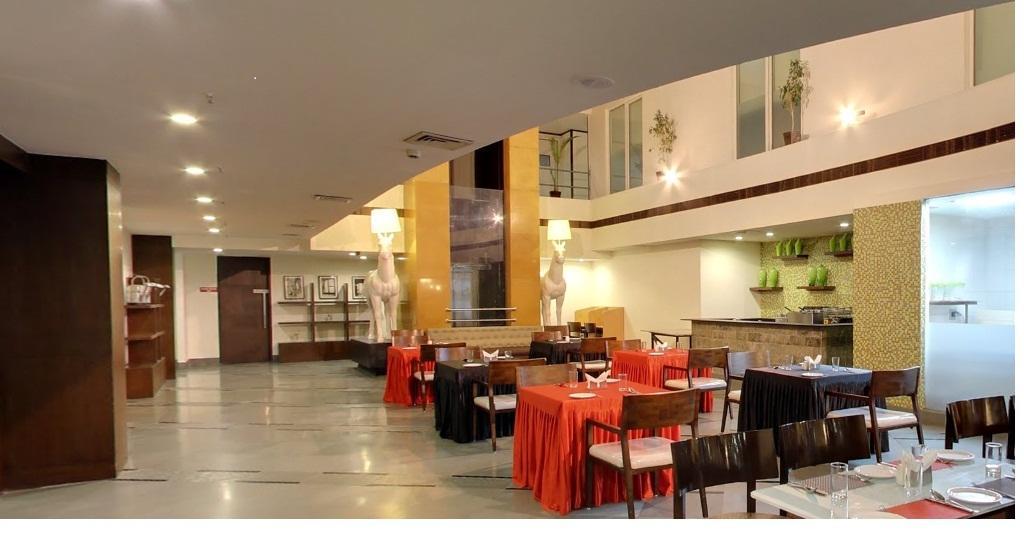 K10 Hotel Вадодара Экстерьер фото