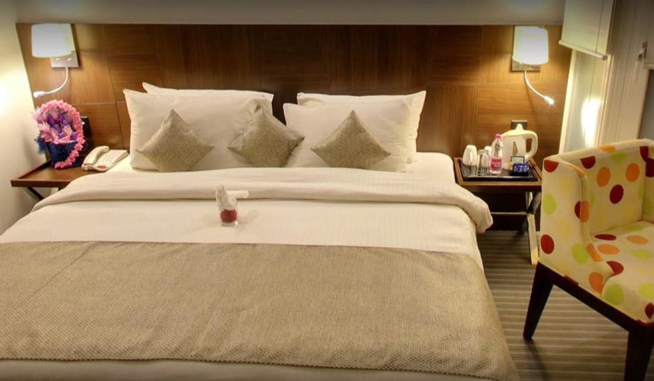 K10 Hotel Вадодара Экстерьер фото